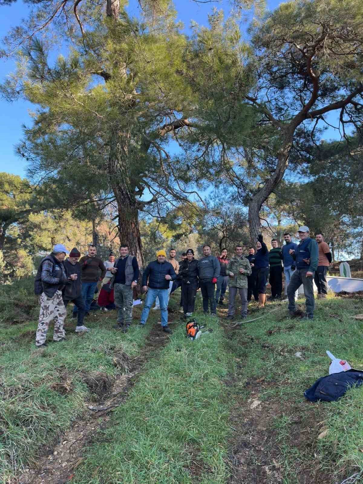 Köylülerden imece usulü temizlik etkinliği
