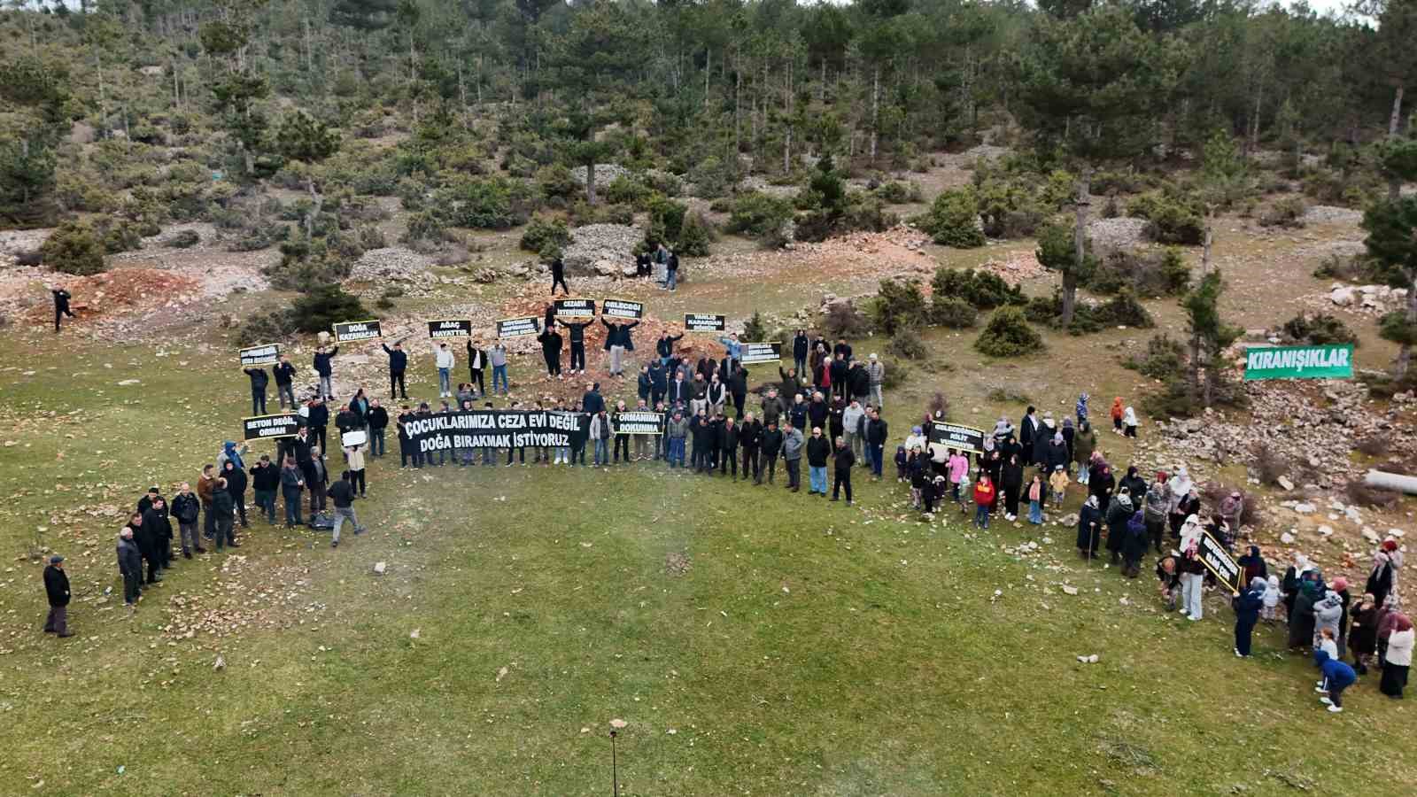 Köylülerden meraya yapılması planlanan cezaevine tepki
