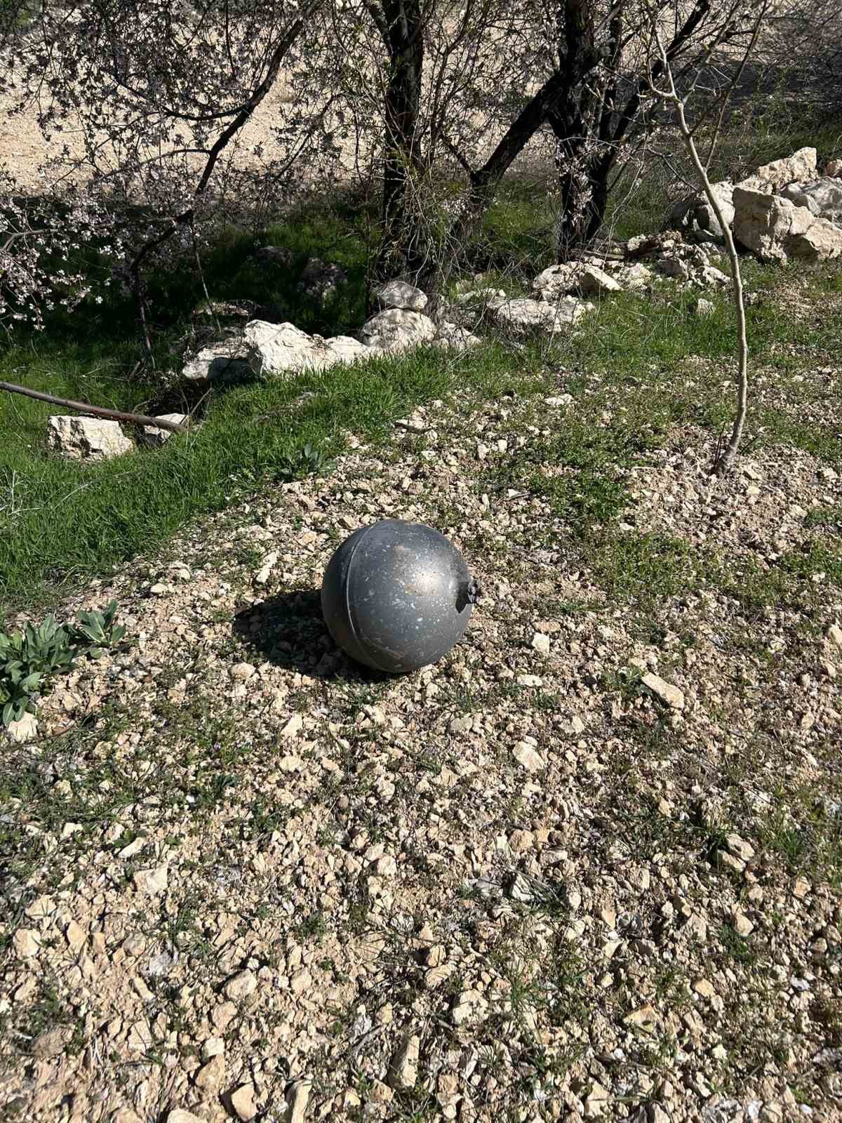 Köylülerin bulduğu cisim tedirgin etti
