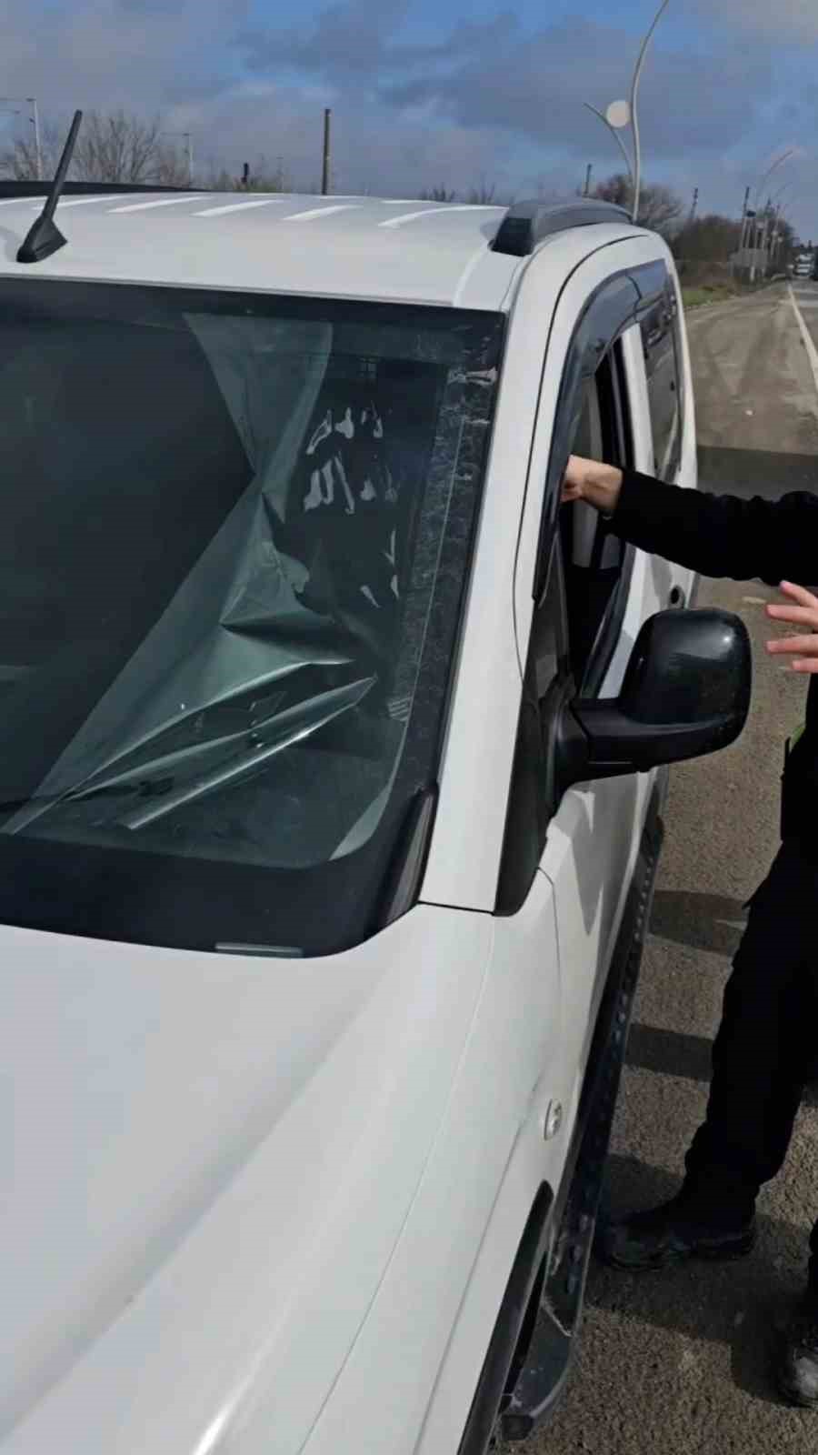 Koyu renk cam filmli araçlara izin verilmedi
