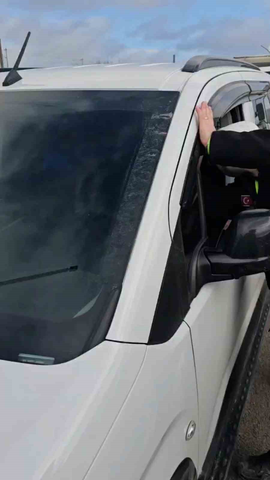 Koyu renk cam filmli araçlara izin verilmedi
