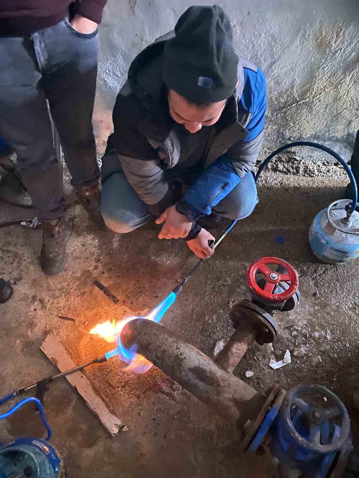 Köyün içme suyu şebekesindeki arıza giderildi
