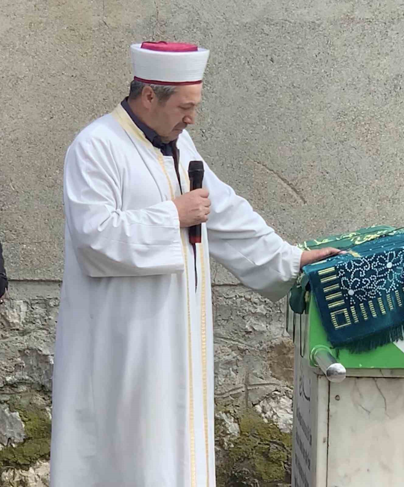 "Köyün neşesi" engelli genç herkesi gözyaşlarına boğdu: İmam ayakta durmakta güçlük çekti
