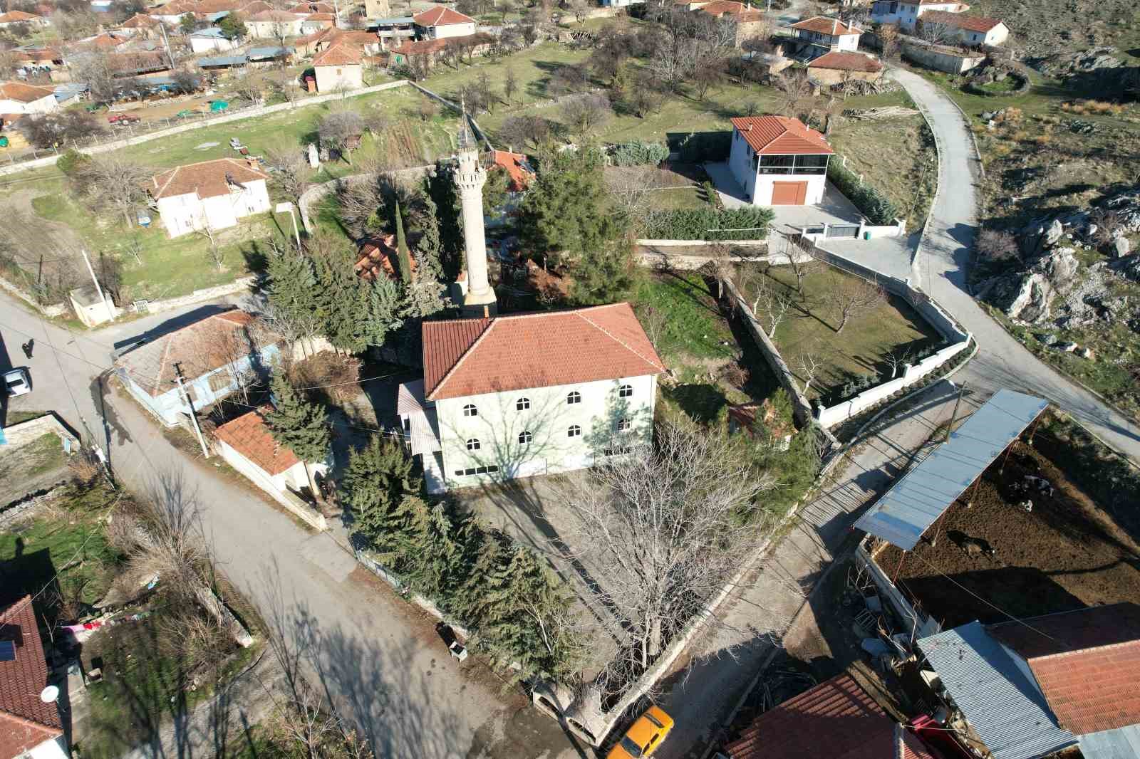 Köyün tek camisinin bir kısmı ve avlusu icradan satılığa çıkarıldı
