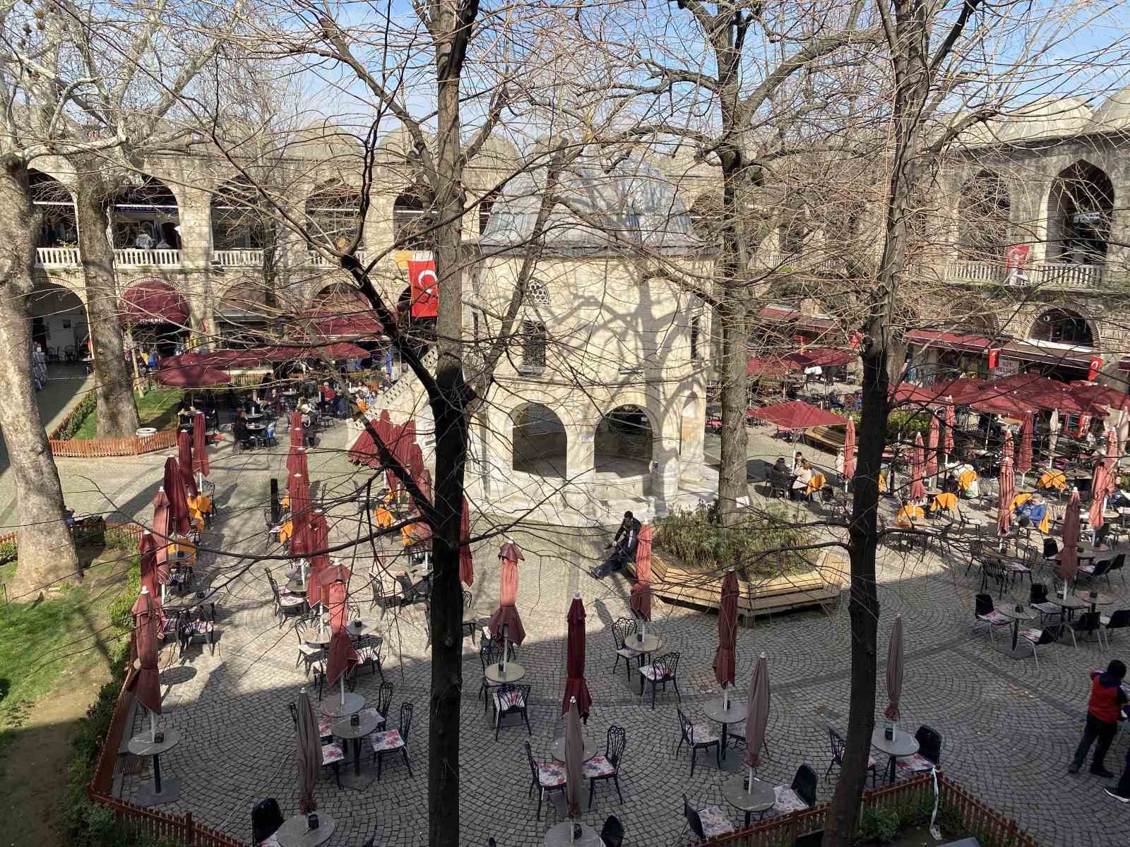 Koza Han’da masalar geri döndü, vatandaş yeniden tarihle buluştu
