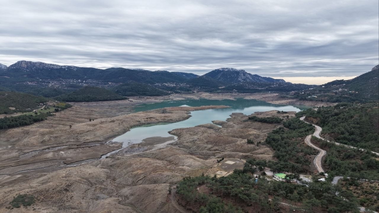 Kozan Barajı doldu: Yağışlarla birlikte doluluk oranı yüzde 60’a yükseldi
Kozan Barajı doldu: Yağışlarla birlikte doluluk oranı yüzde 60’a yükseldi