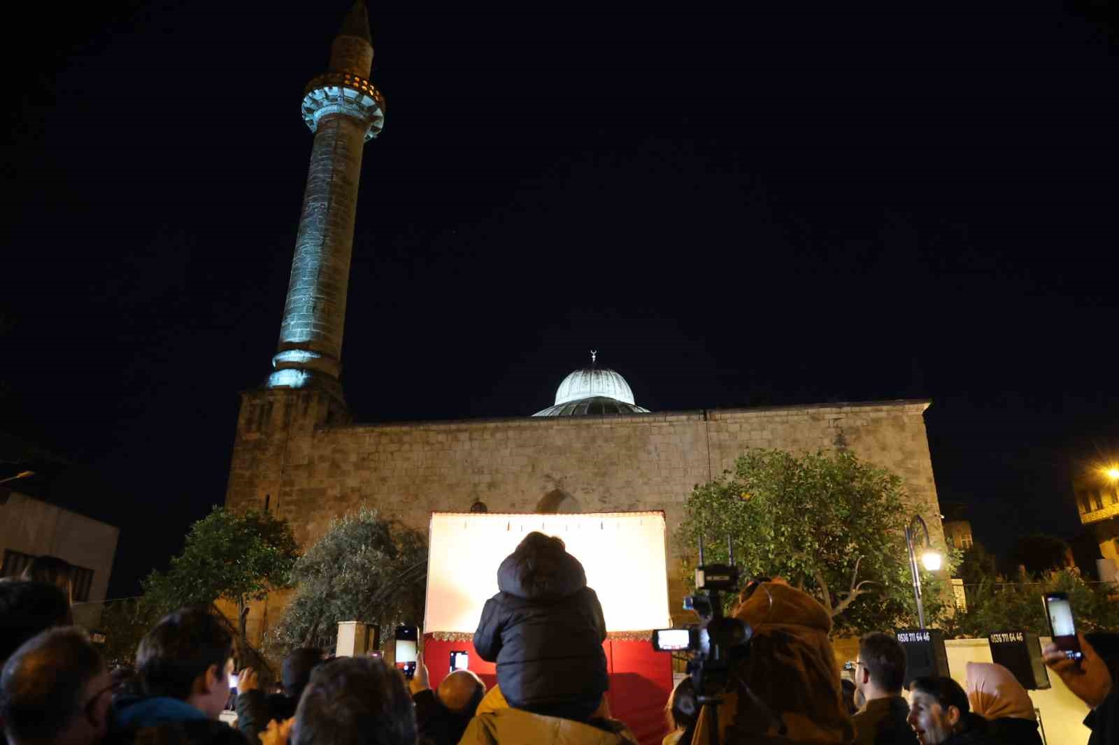 Kozan Kalesi’nden atılan topla tarihi çarşıda Ramazan coşkusu yaşandı
