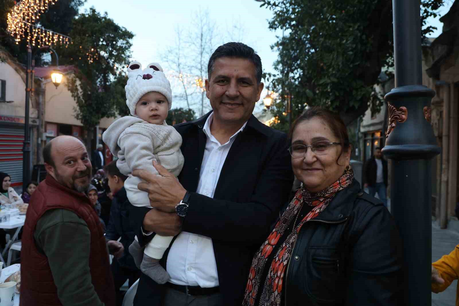 Kozan Kalesi’nden atılan topla tarihi çarşıda Ramazan coşkusu yaşandı
