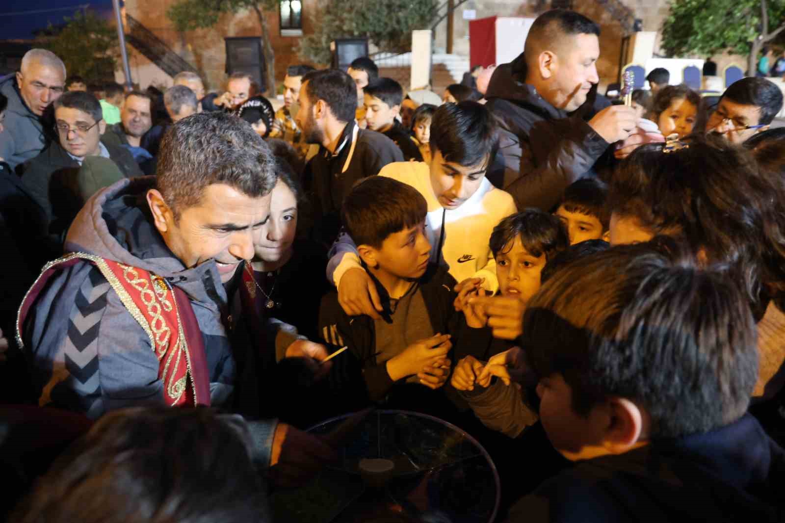 Kozan Kalesi’nden atılan topla tarihi çarşıda Ramazan coşkusu yaşandı
