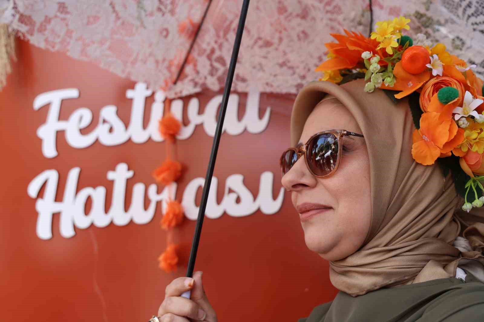 Kozan Portakal Çiçeği Festivali renkli görüntülere başladı
Kozan Portakal Çiçeği Festivali renkli görüntülere başladı