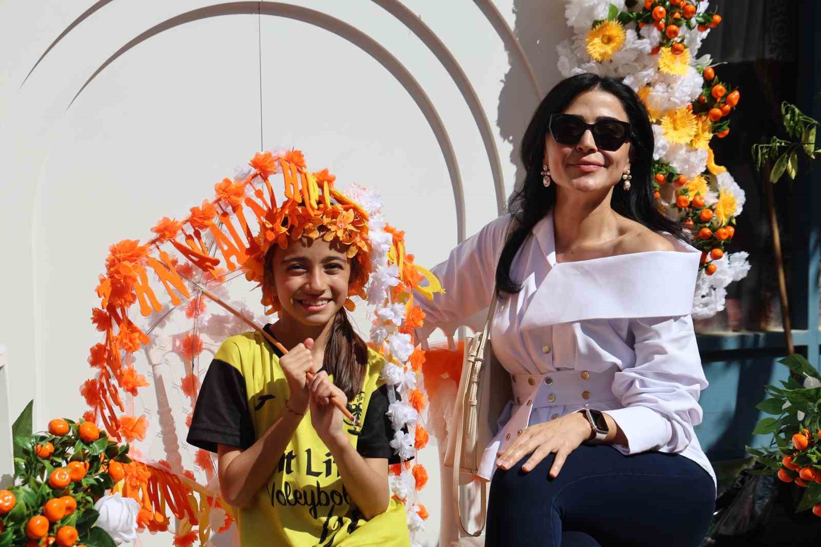 Kozan Portakal Çiçeği Festivali renkli görüntülere başladı
Kozan Portakal Çiçeği Festivali renkli görüntülere başladı