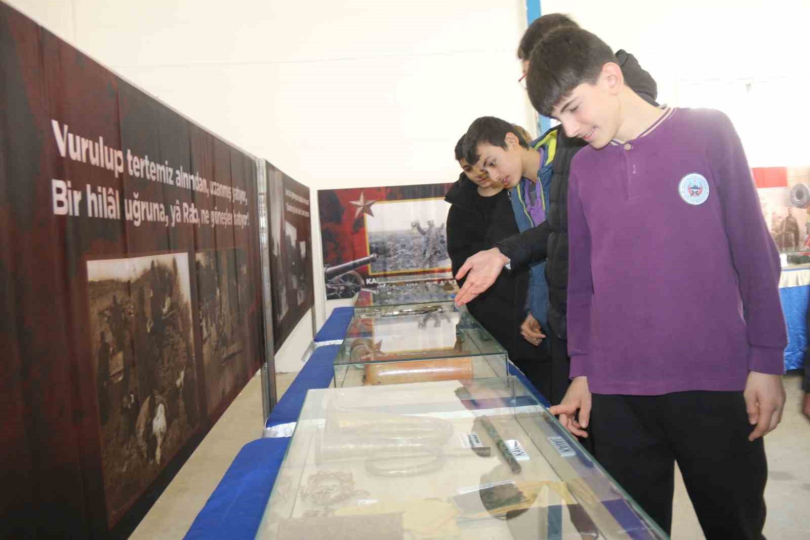 Kozan’da Çanakkale Savaşı Gezici Müzesi kapılarını açtı
