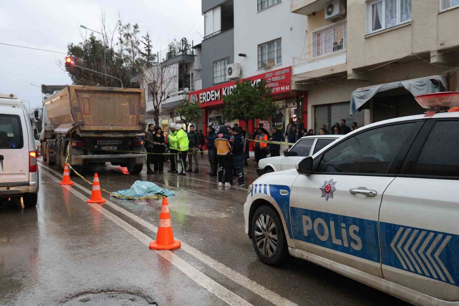 Kozan’da kamyonun çarptığı yaşlı adam hayatını kaybetti
