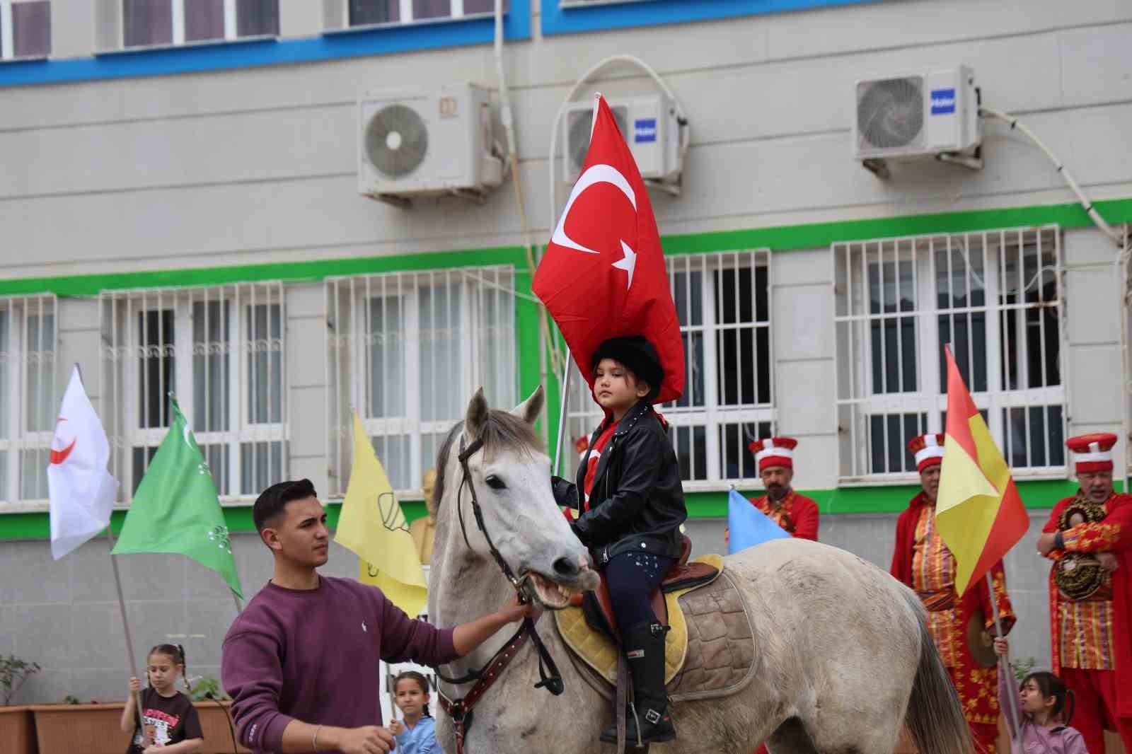 Kozan’da öğrenciler Nevruz’u coşkuyla kutladı
