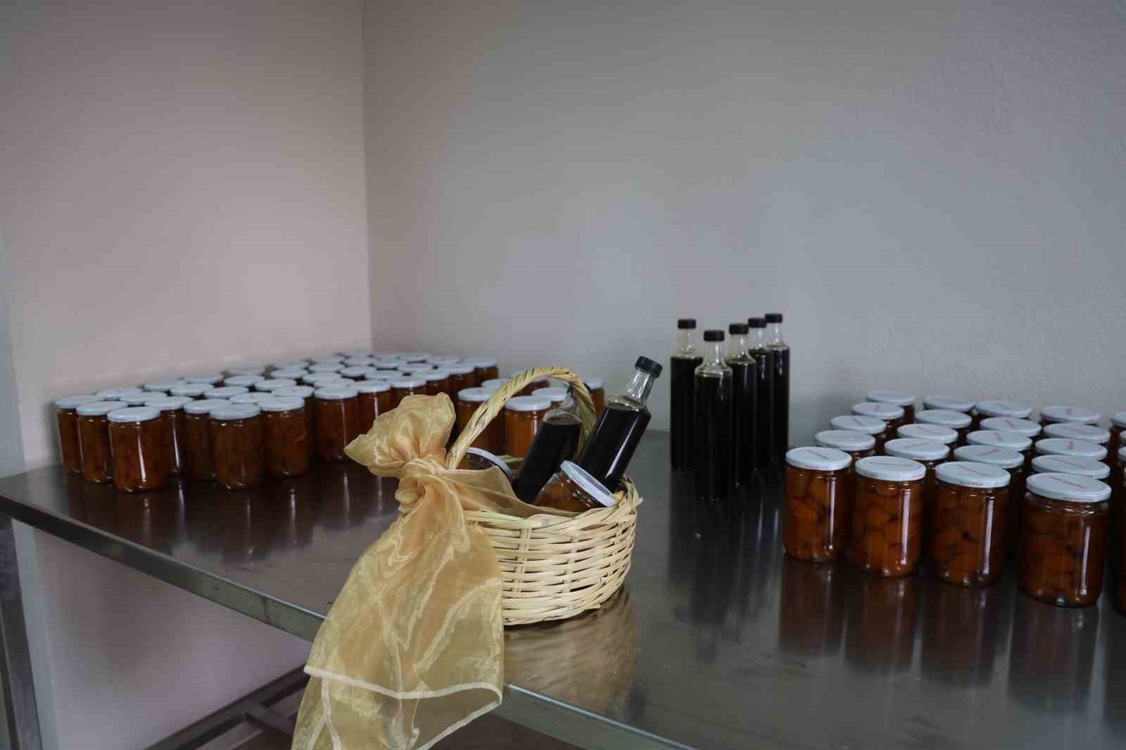 Kozanlı kadınlar hem gelecekleri hem de öğrenciler için üretecek
