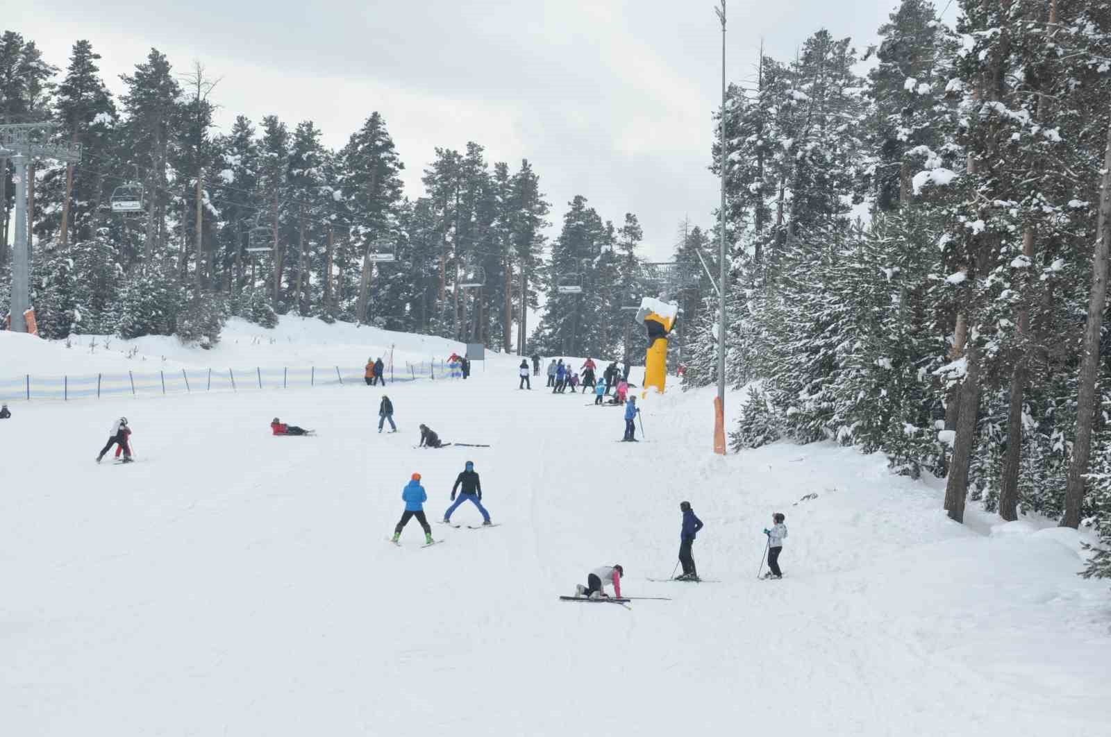 Kristal karın merkezi Sarıkamış’a kayakseverlerden yoğun ilgi
