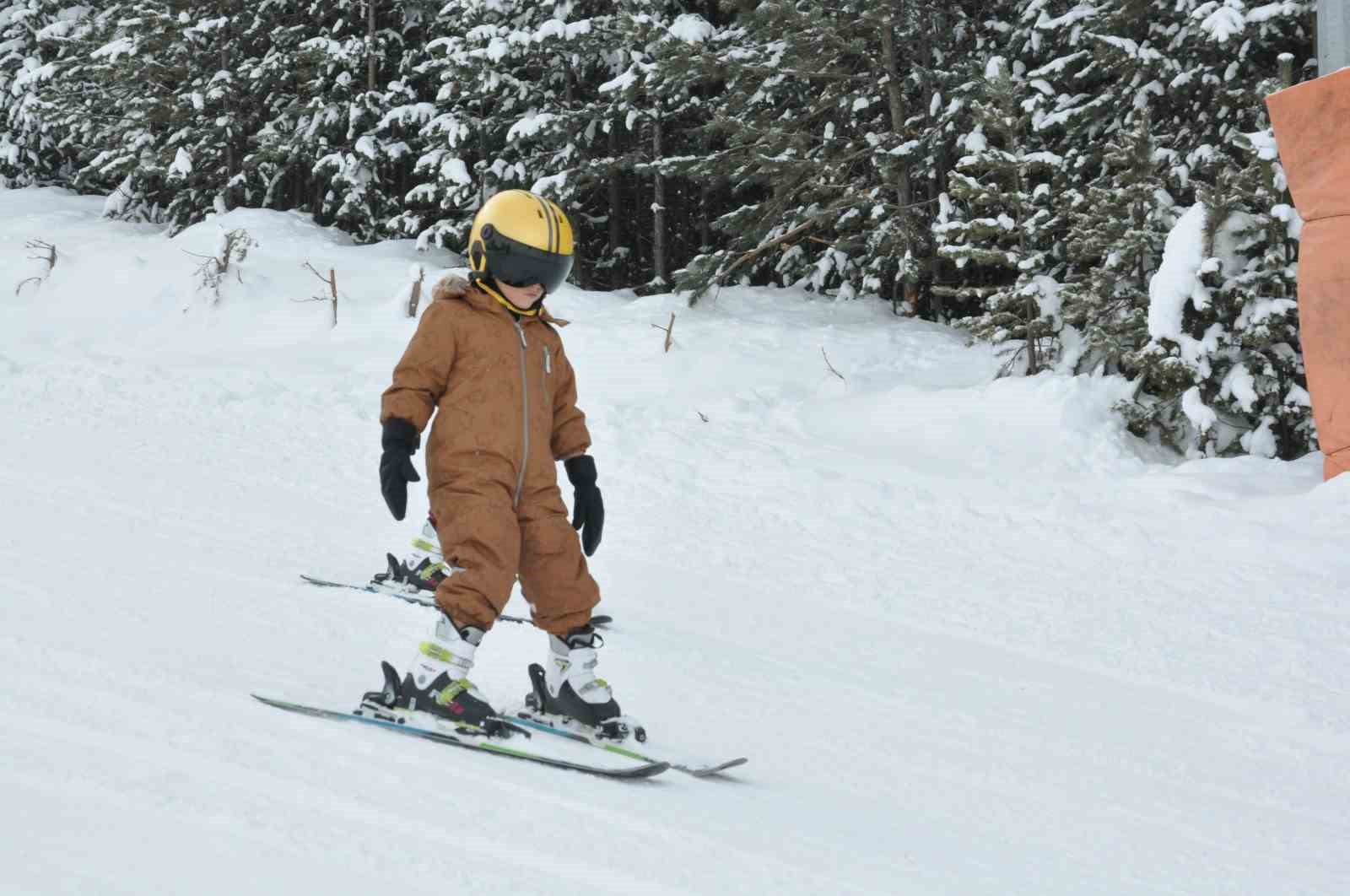 Kristal karın merkezi Sarıkamış’a kayakseverlerden yoğun ilgi
