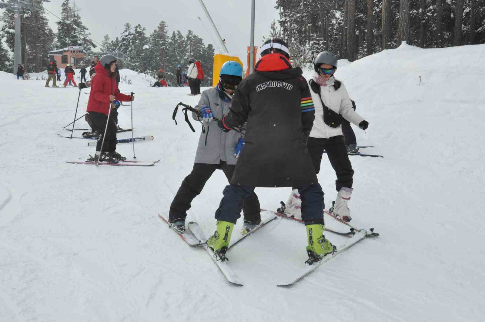 Kristal karın merkezi Sarıkamış’a kayakseverlerden yoğun ilgi
