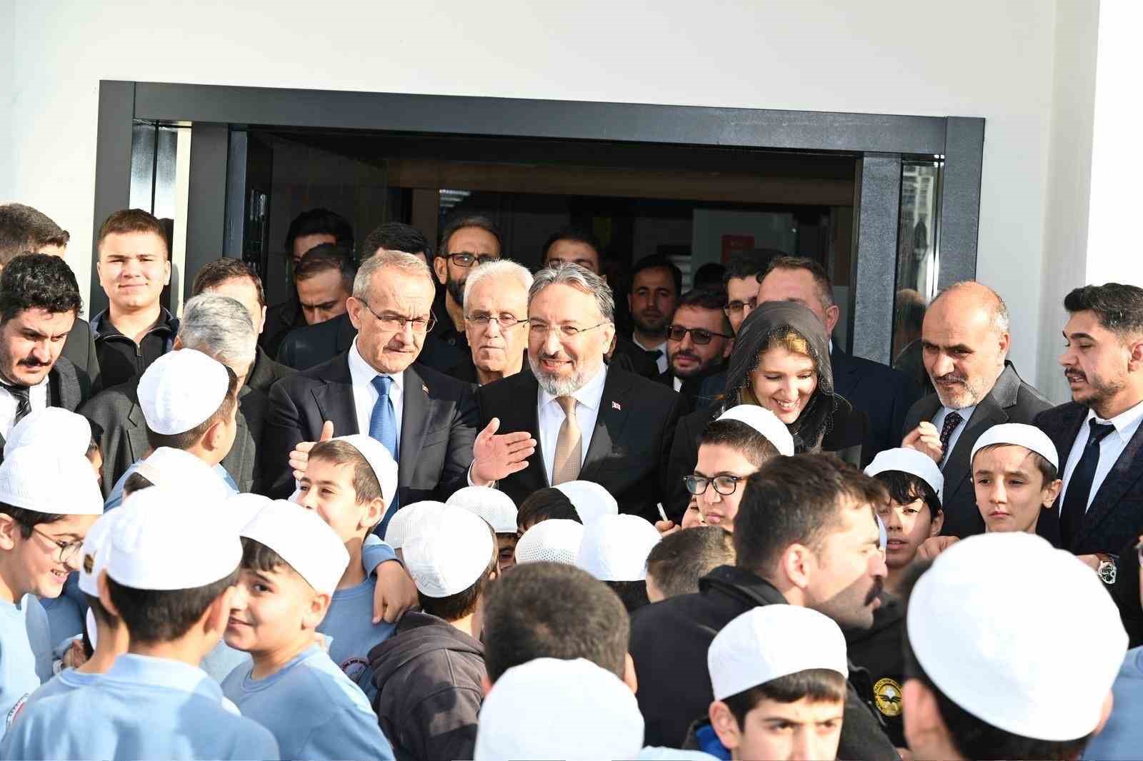 Kubbetü’s-Sahra Camii Malatya’da ibadete açıldı
