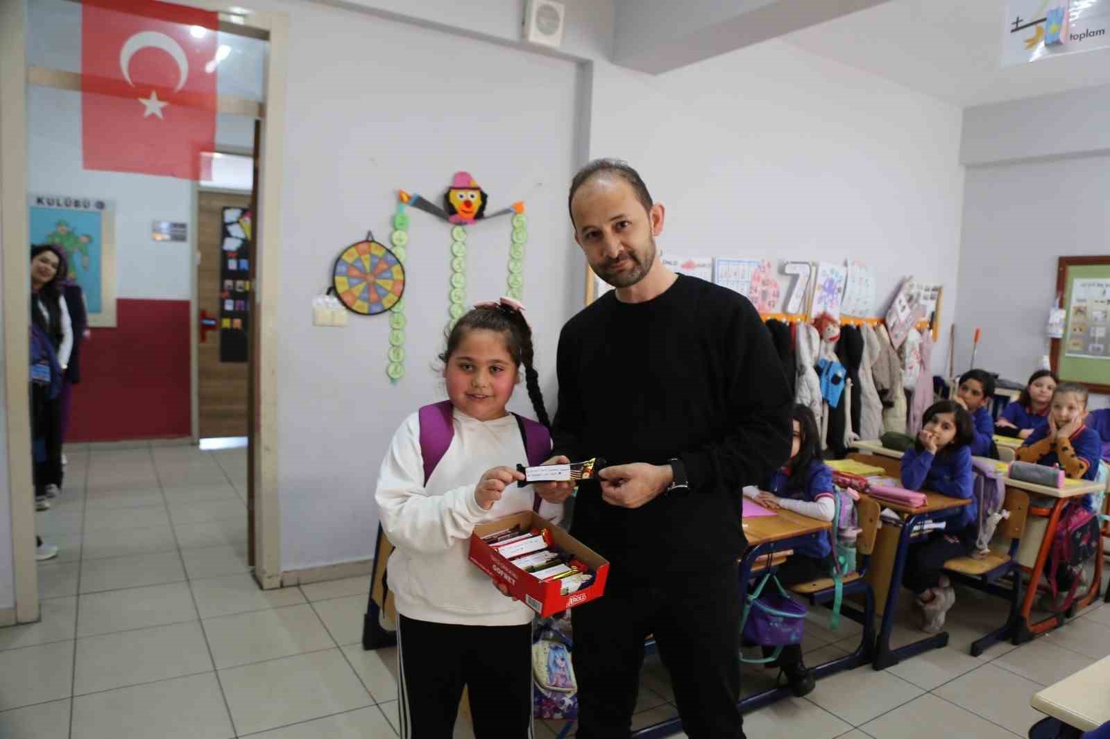 Küçük Aysima’dan öğretmenlerine duygulandıran sürpriz
