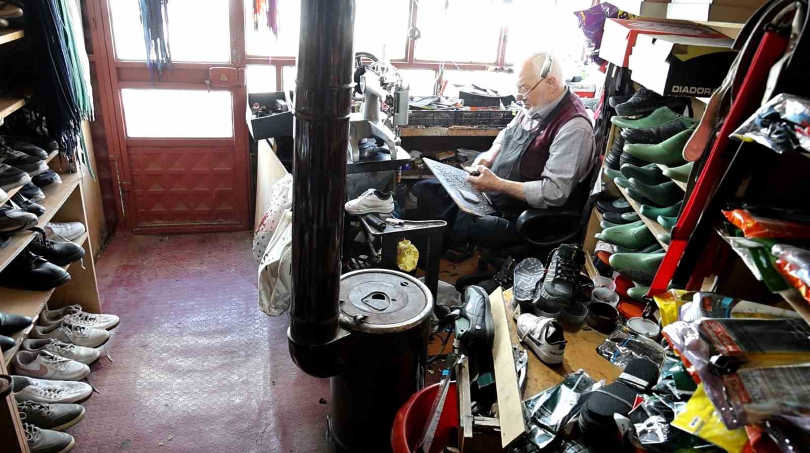 Küçük barakada 62 yıllık emekle 4 çocuğunu evlendirip, evini, arabasını aldı
