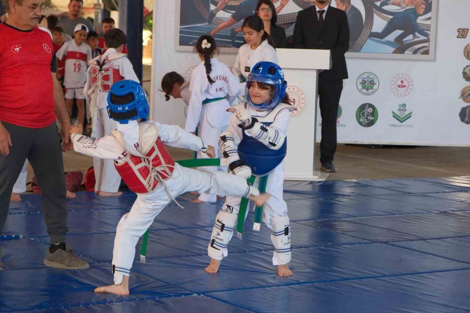 Küçük Menderes Havzası Spor Oyunları Kiraz’da başladı
