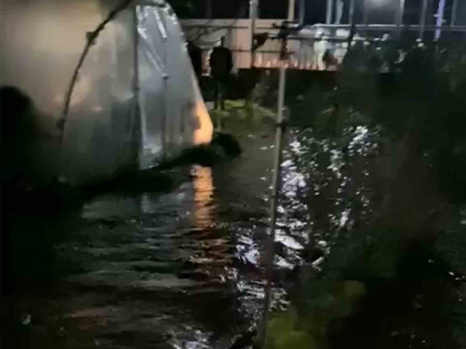 Küçük Menderes Nehri taştı, Bayındır’da ova köylerinde ekinler ve yollar zarar gördü
