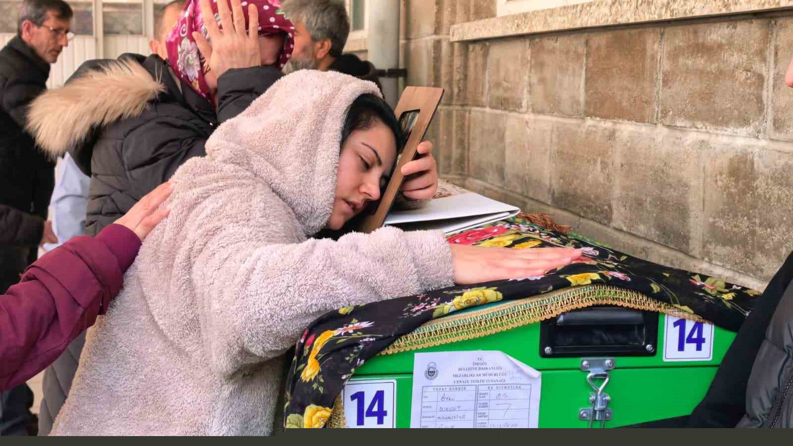 Küçük Öykü, gözyaşları arasında toprağa verildi
