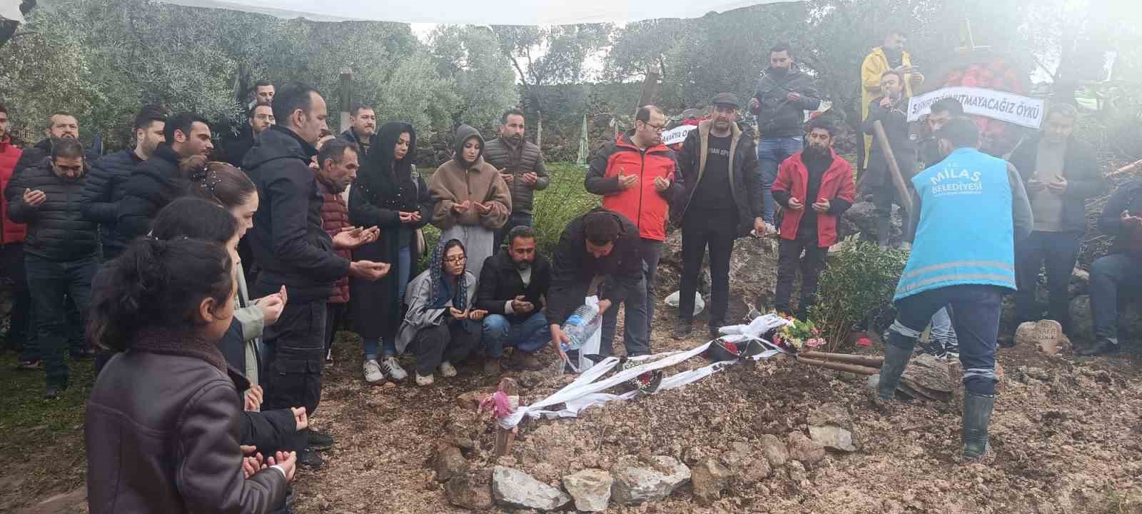 Küçük Öykü, gözyaşları içinde son yolculuğuna uğurlandı
