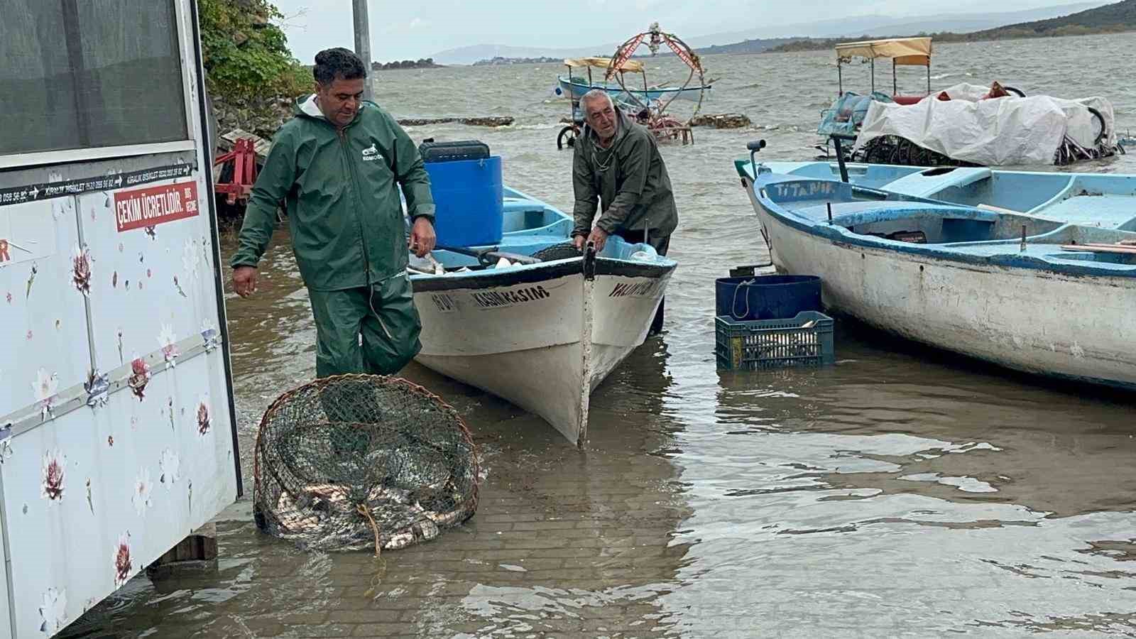 "Küçük Venedik" turizm sezonunu açtı ama yolları kapandı
