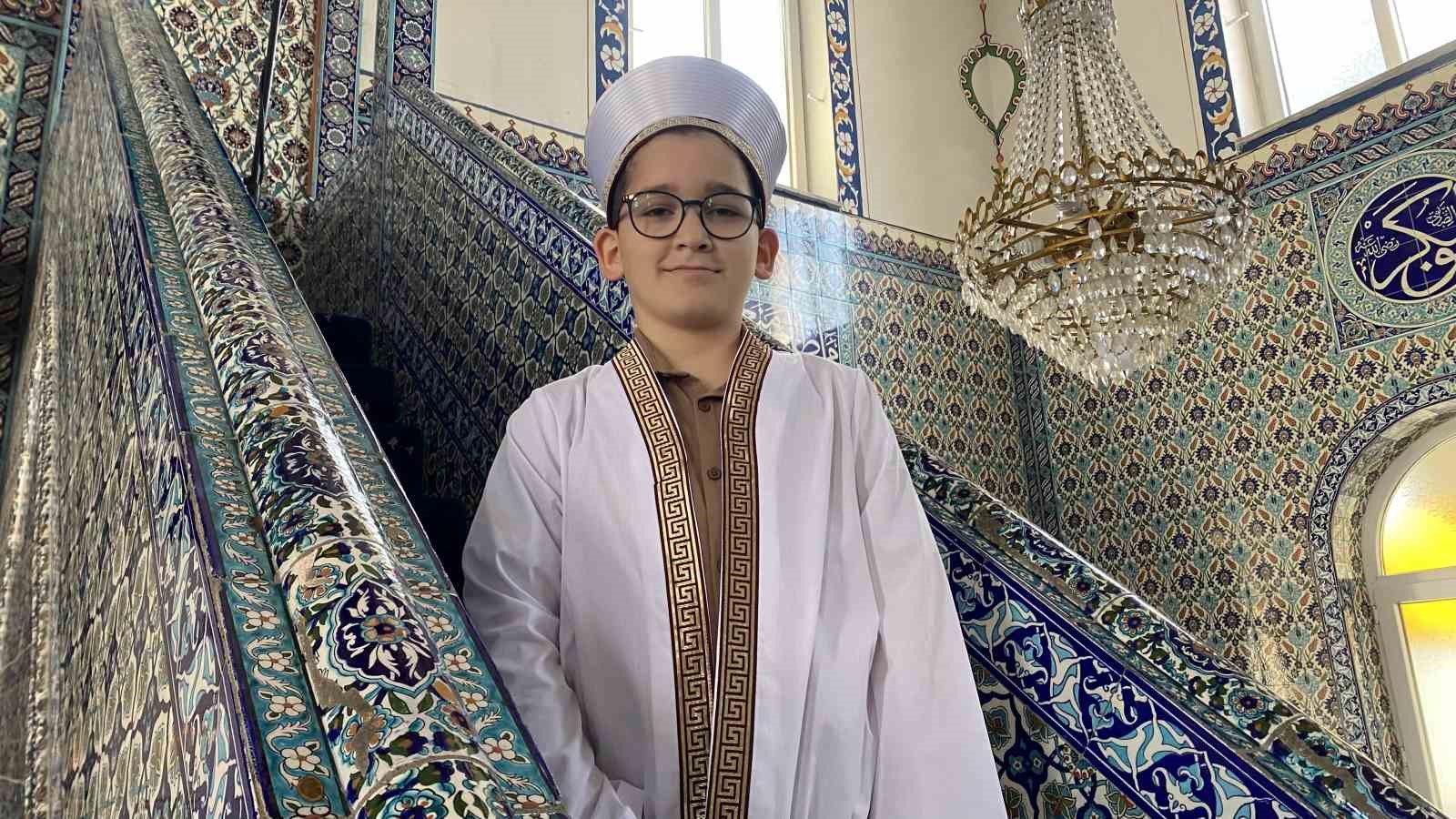 Küçük yaşta büyük an: 9 yaşında 3 bin kişiye ilk hutbesini okudu
