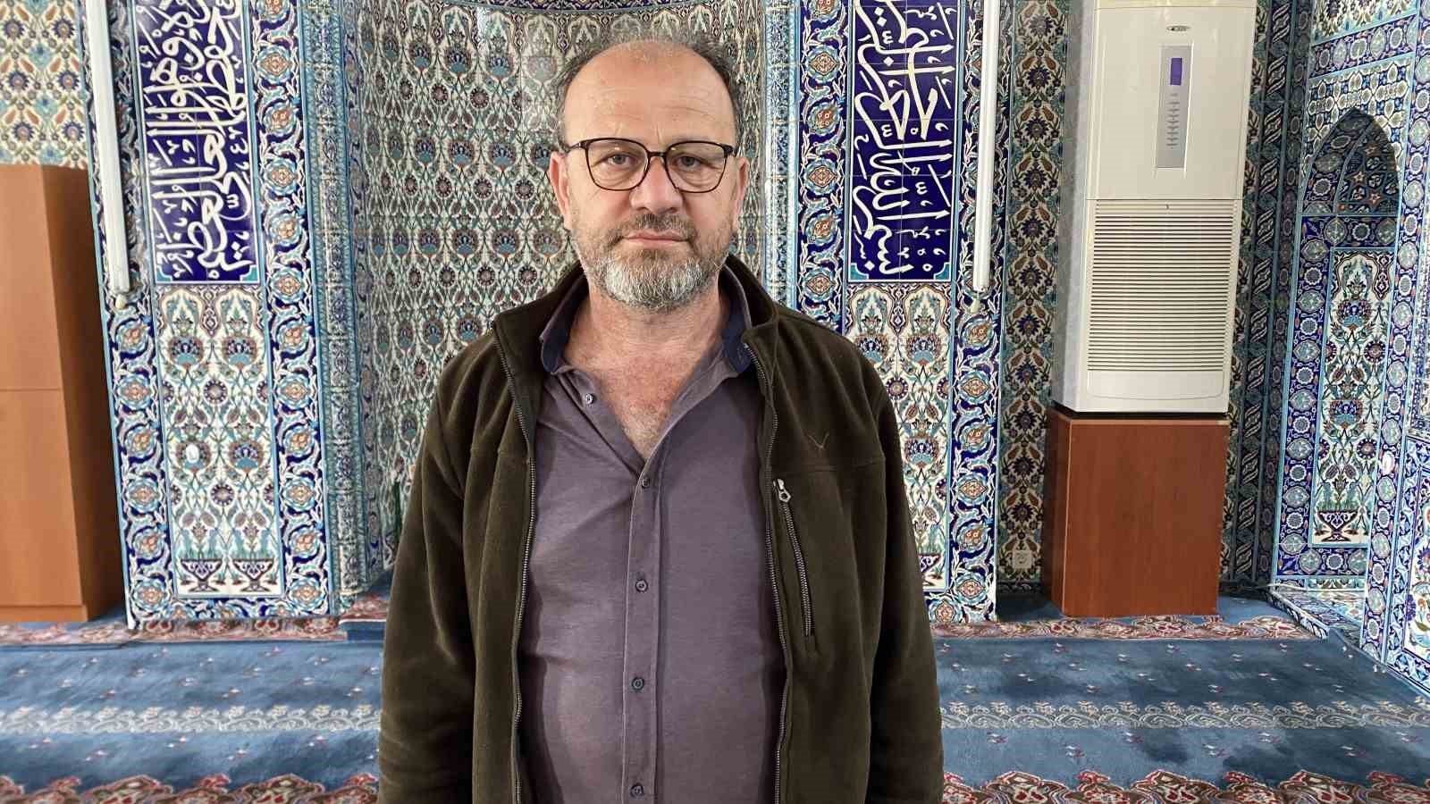 Küçük yaşta büyük an: 9 yaşında 3 bin kişiye ilk hutbesini okudu
