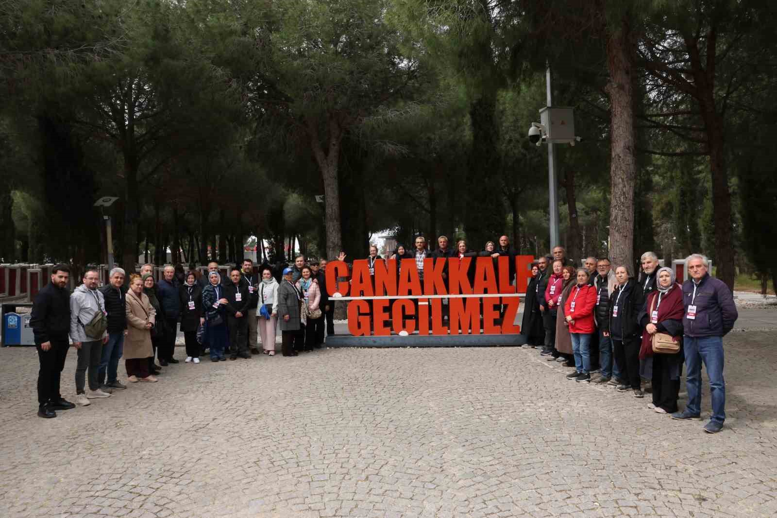 Küçükçekmece Belediyesi emekli çiftleri Çanakkale’ye götürdü

