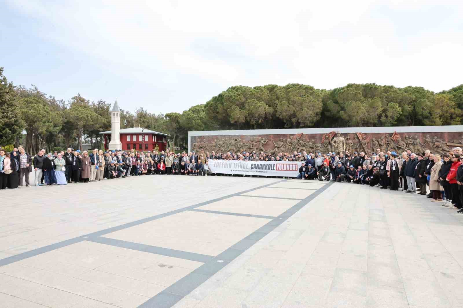 Küçükçekmece Belediyesi emekli çiftleri Çanakkale’ye götürdü
