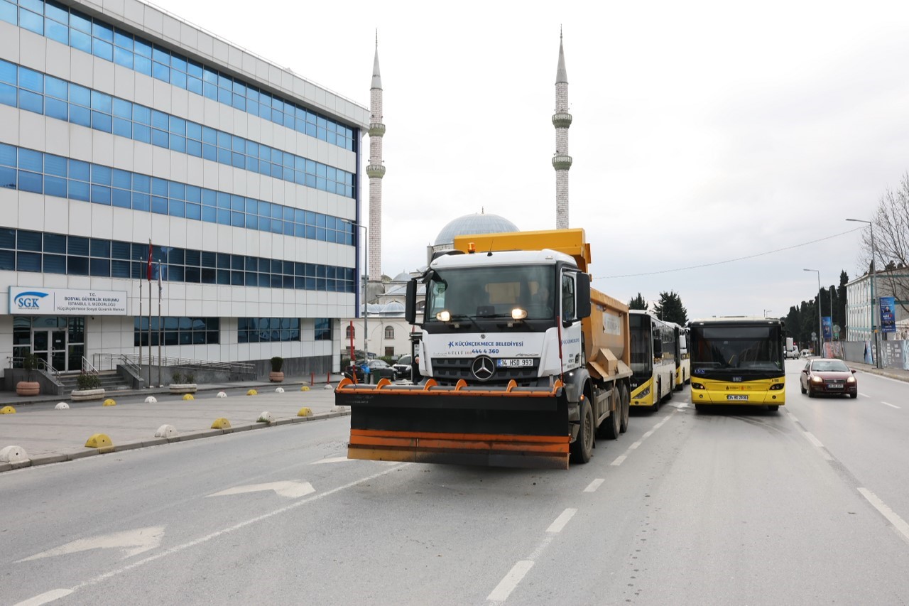 Küçükçekmece Belediyesi kış hazırlıklarını tamamladı
