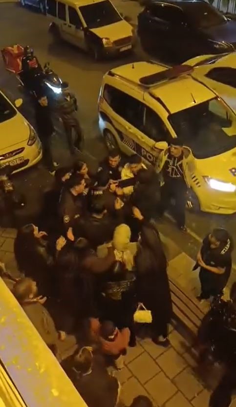 Küçükçekmece’de havai fişekli kutlama sırasında ortalık karıştı
