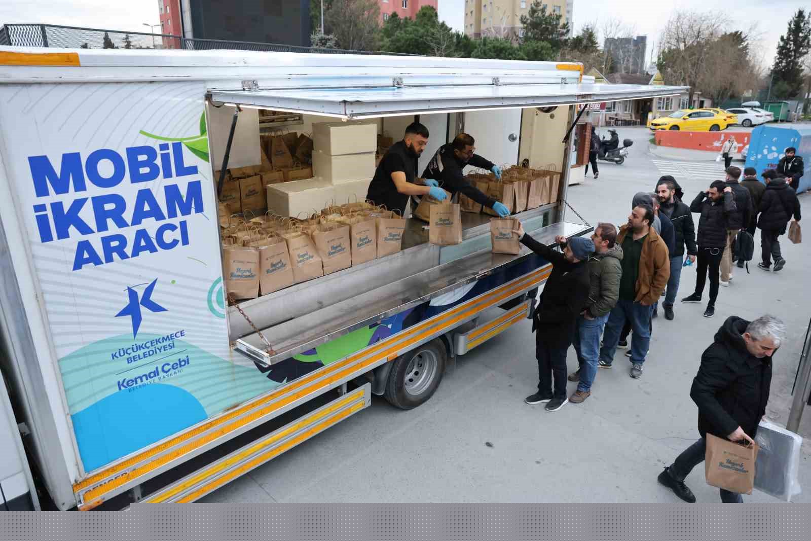 Küçükçekmece’de iftar sofralarına ve Ramazan etkinliklerine yoğun ilgi
