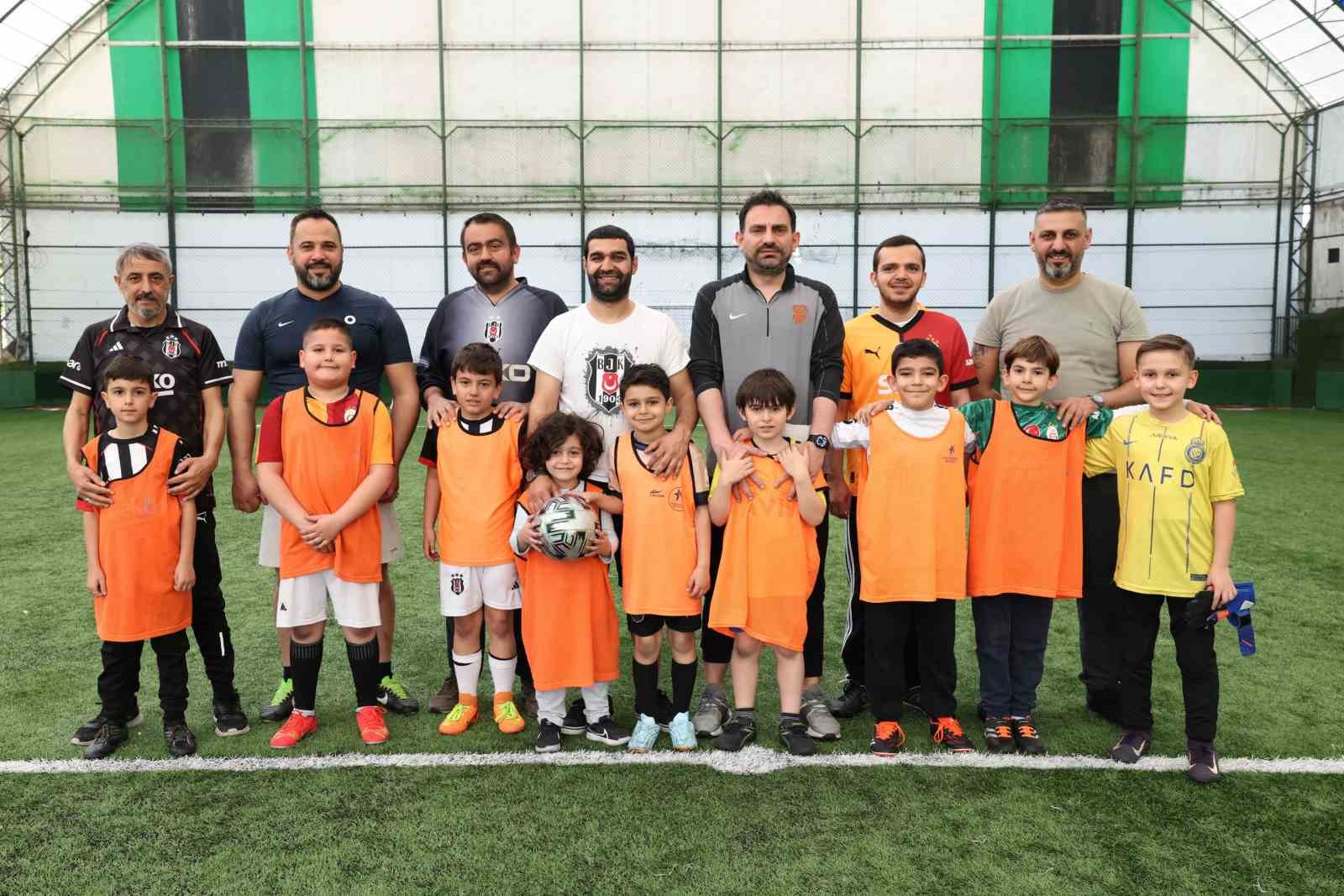 Küçükçekmece’de renkli maç: babalar ve oğulları futbol heyecanı yaşadı
