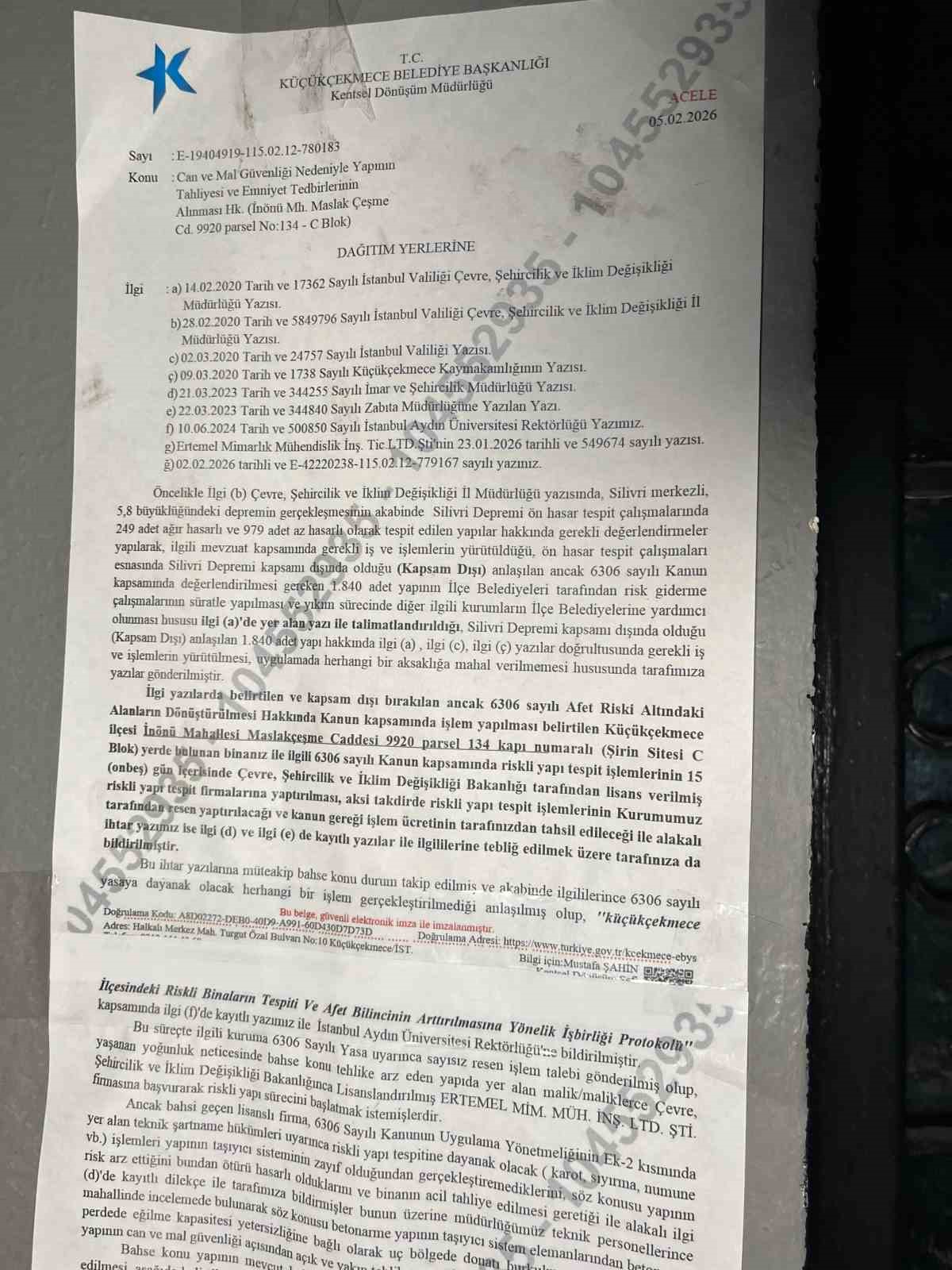 Küçükçekmece’de sitedeki 10 katlı riskli bina, mühürlenerek tahliye edildi
