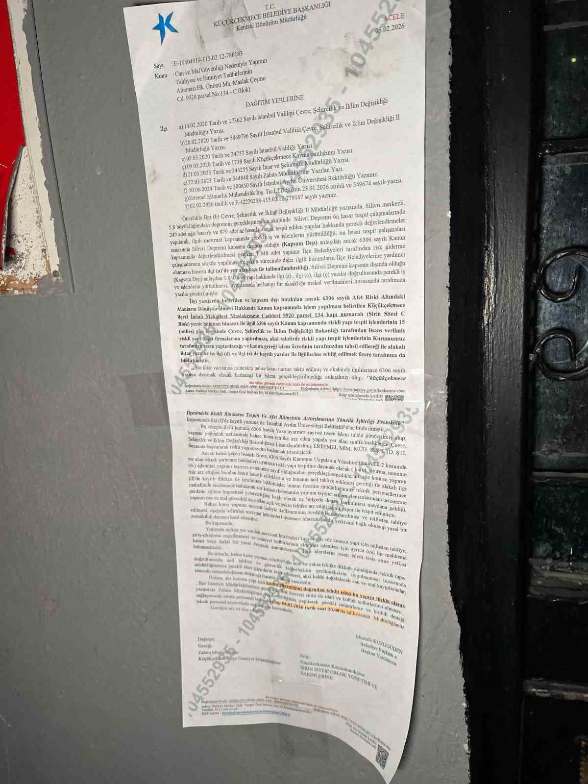 Küçükçekmece’de sitedeki 10 katlı riskli bina, mühürlenerek tahliye edildi
