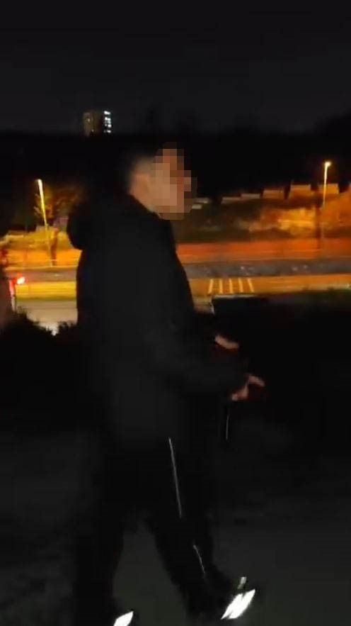 Küçükçekmece’de sokakta uzun namlulu silahla dolaştı, o anları kayda aldı
