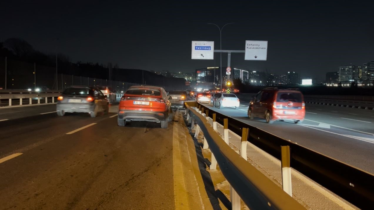 Küçükçekmece’de zincirleme trafik kazası: 1 yaralı
