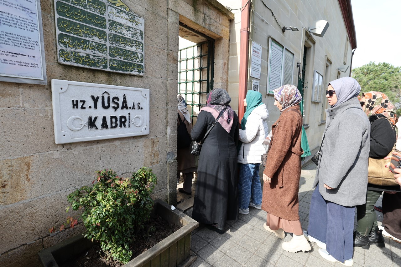 Küçükçekmeceli kadınlar Ramazan ayında Yuşa Tepesi’nde
