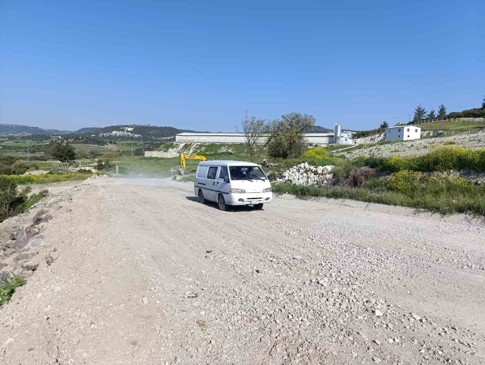 Kula-Selendi eski yolu yeniden ulaşıma açıldı
