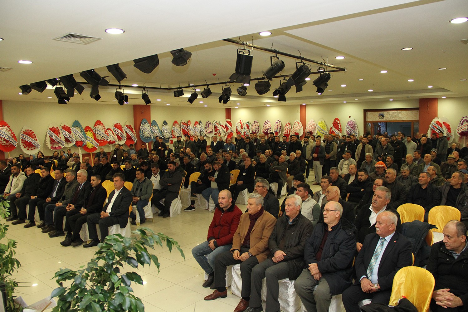 Kula Şoförler Odası’nda Başkan Kırlı güven tazeledi
