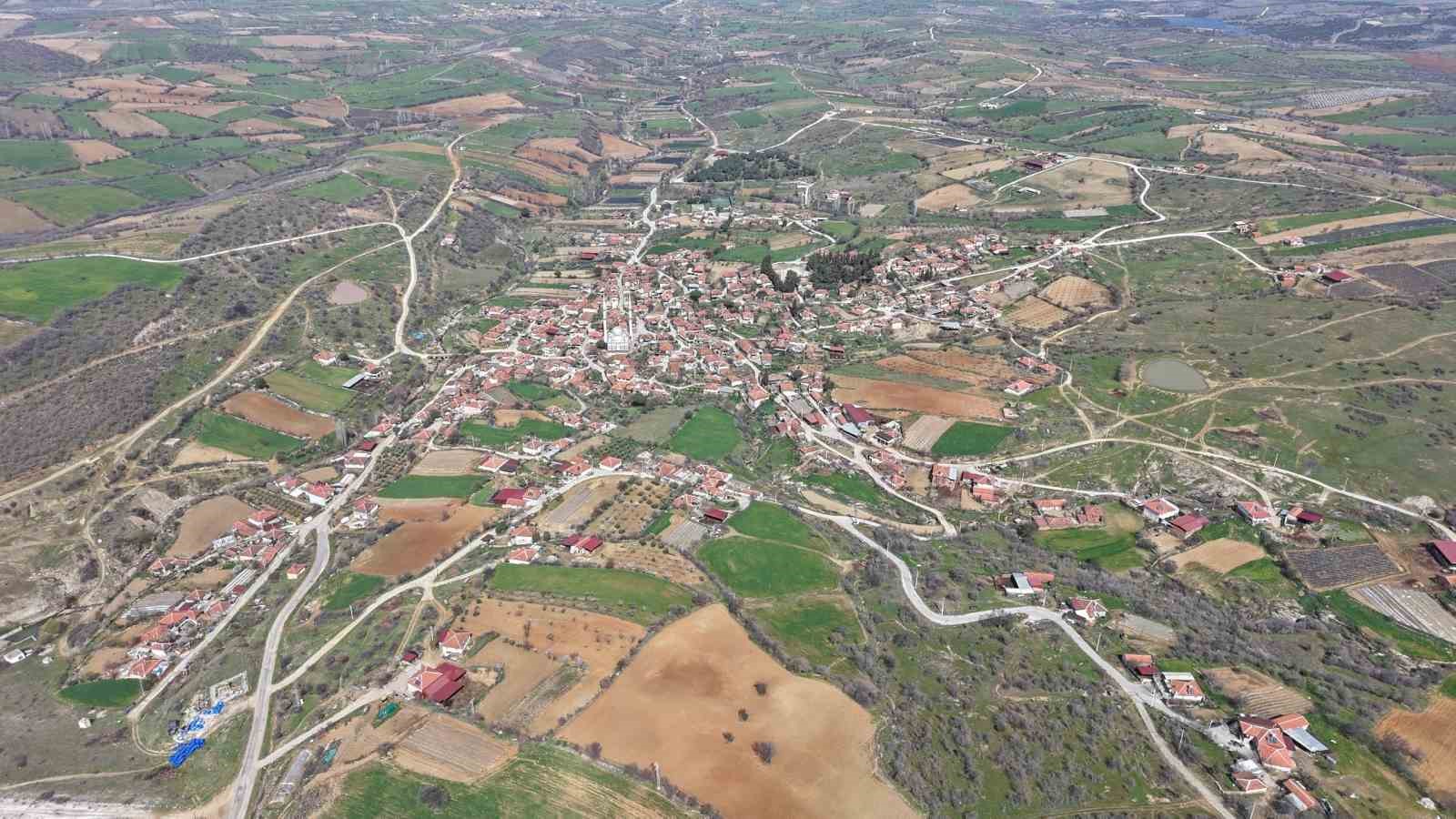 Kula’da 10 yıllık taşıma su çilesi son buluyor
Kula’da 10 yıllık taşıma su çilesi son buluyor