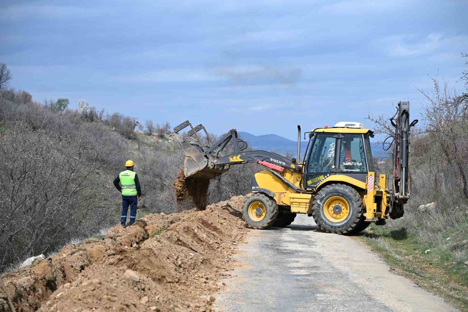 Kula’da 10 yıllık taşıma su çilesi son buluyor
Kula’da 10 yıllık taşıma su çilesi son buluyor
