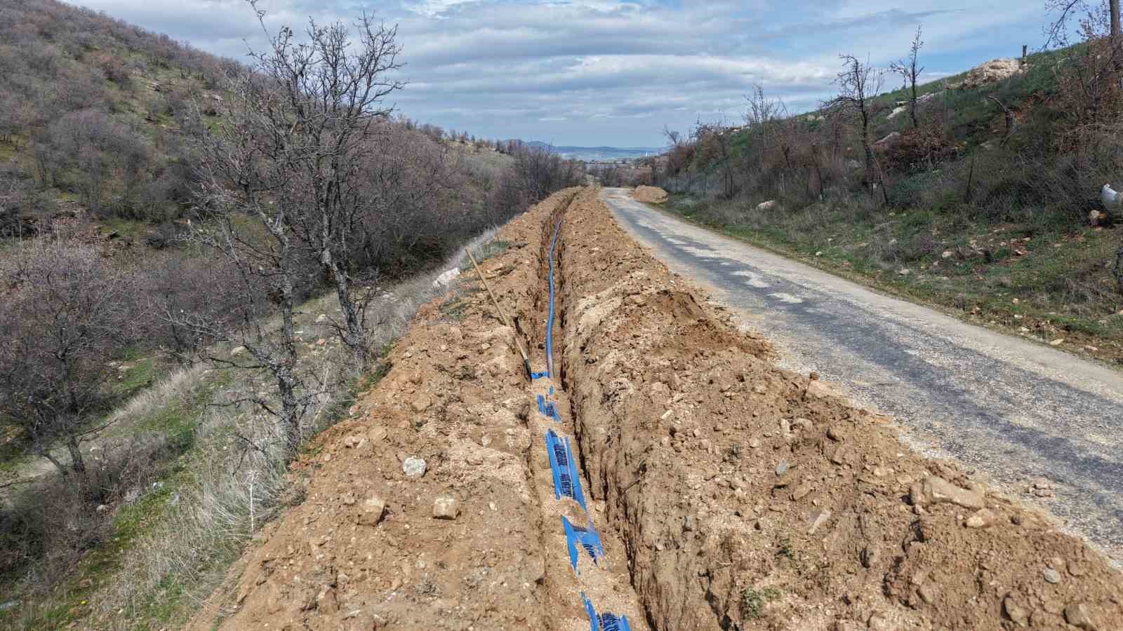 Kula’da 10 yıllık taşıma su çilesi son buluyor
Kula’da 10 yıllık taşıma su çilesi son buluyor