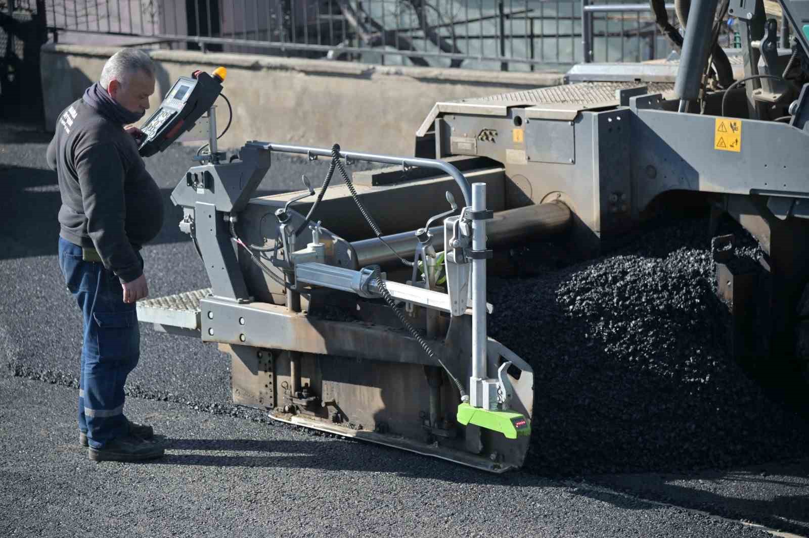 Kula’da ulaşım konforu için 8 bin tonluk asfalt çalışması
