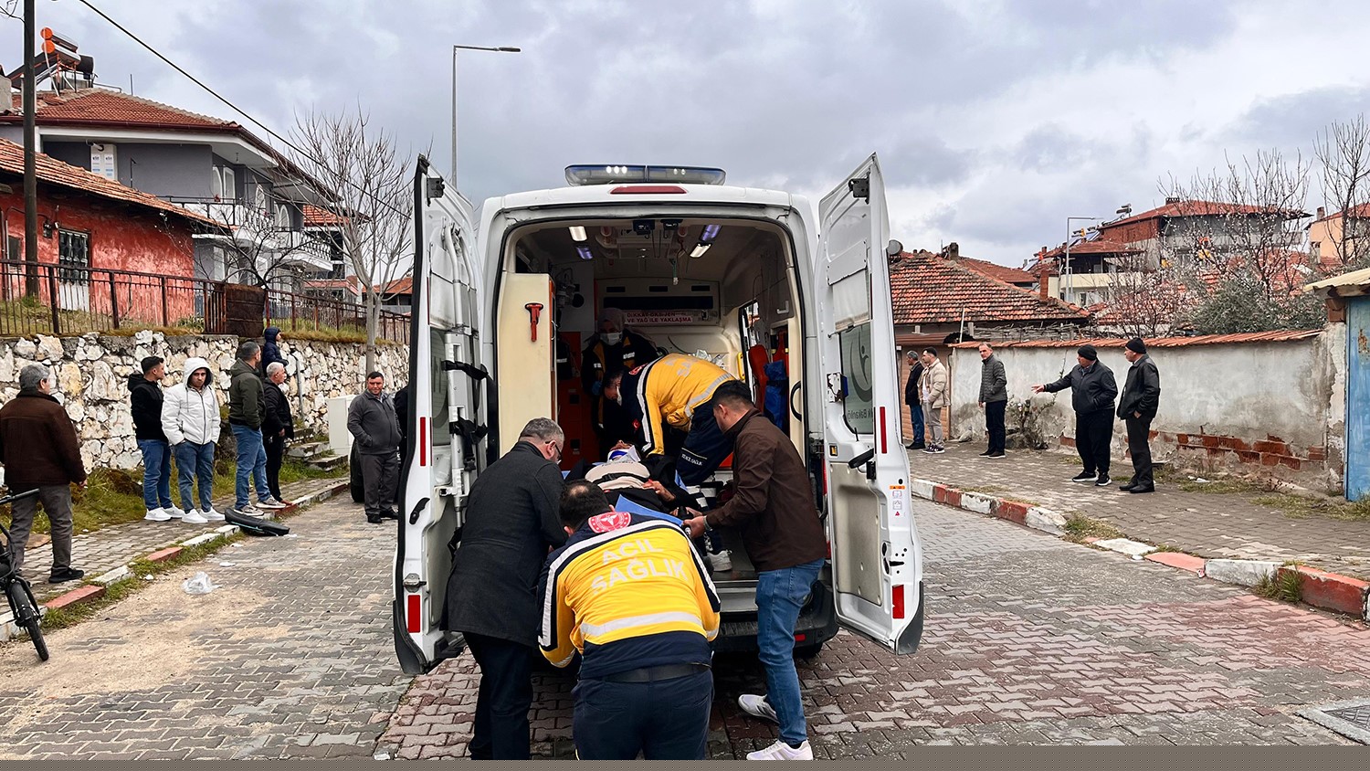 Kula’da yarım saat arayla iki kaza: 5 yaralı
